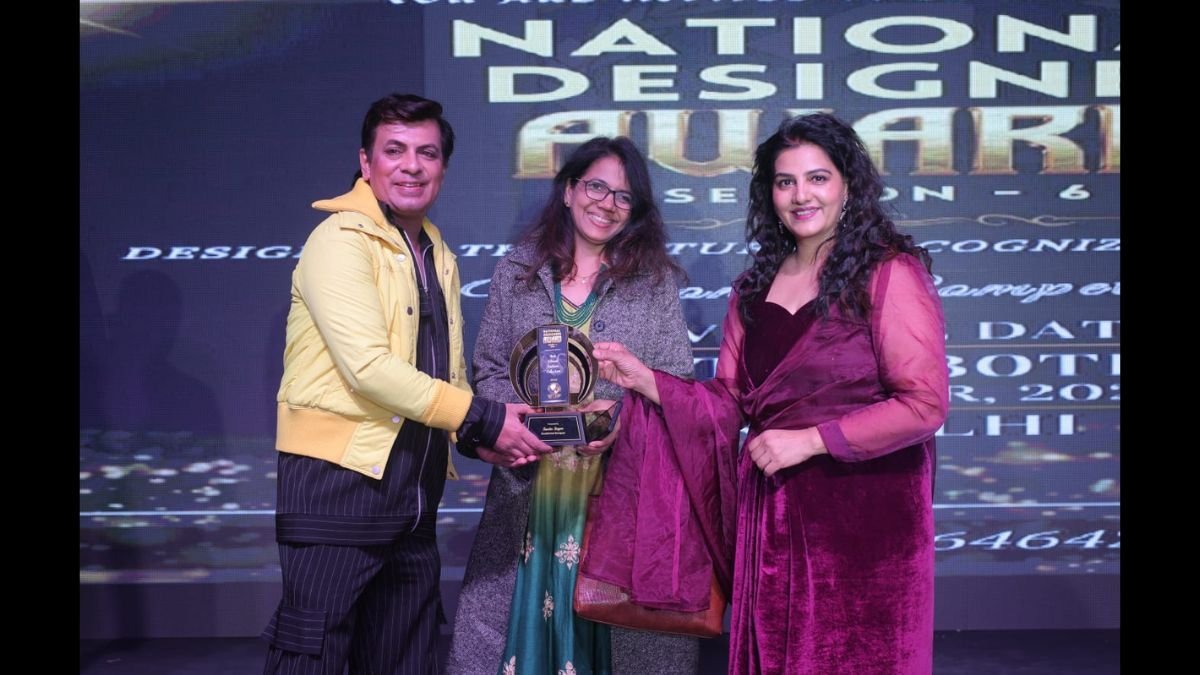 Sunita Omprakash Rahi Takes Best Story of Entrepreneurial Resilience and Creativity Award at National Designer Award 2023 - PNN Digital