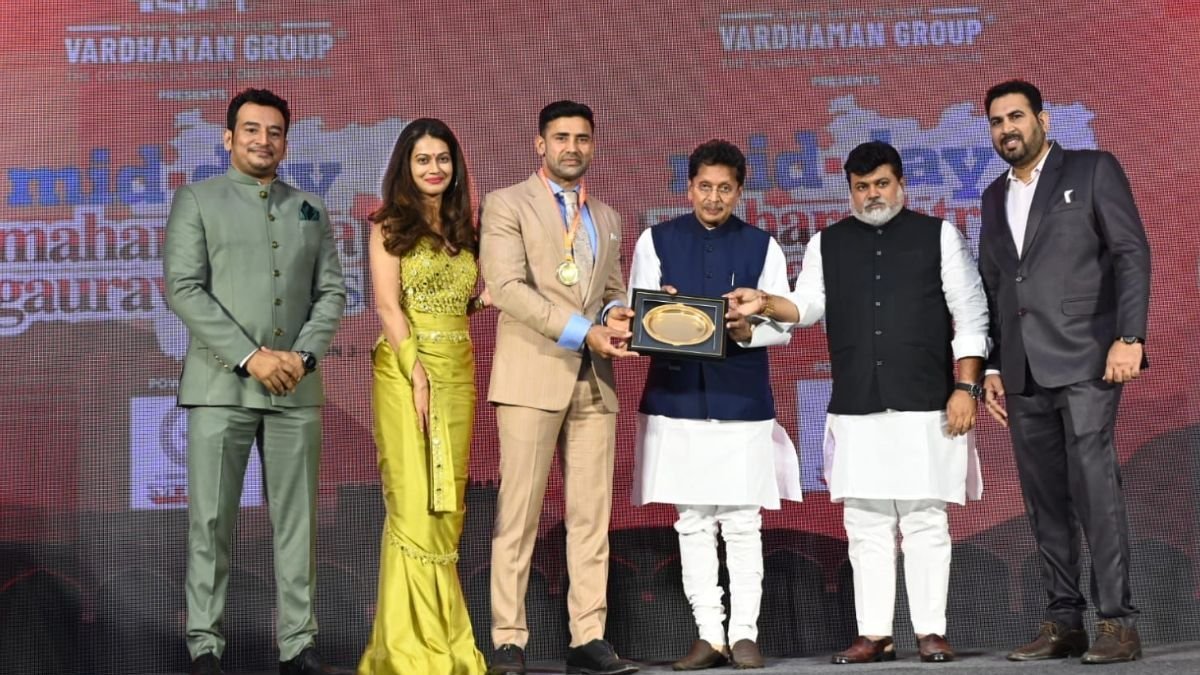 Change Makers Were Felicitated At The 3rd Edition Of Glittering 'Mid-Day Maharashtra Gaurav Awards' Ceremony - PNN Digital