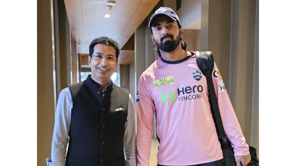 KL Rahul & Team Arrive at The Centrum Lucknow, Welcomed by Film Producer Sarvesh Goel