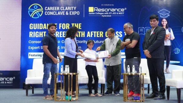 Mega ResoFast 2026 – Top 100 Achievers Awarded Tablets by Resonance